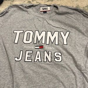 Gray Tommy Jeans tee